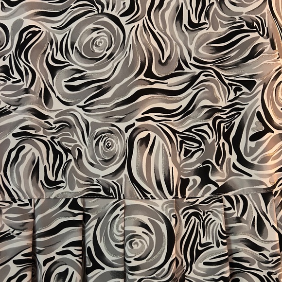 Lulu B size XL(16) pleated skort - Picture 2 of 4